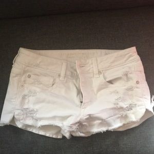 white american eagle jean shorts. pockets show